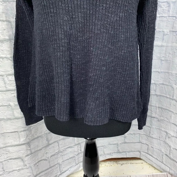Hollister. Crop Knit Sweater w/ Lace Shoulders. Black. Small - Picture 5 of 10
